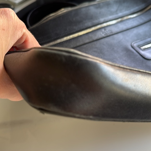 Gucci Black Laptop Bag with Smooth Leather and Zipper Closures - Picture 14 of 14